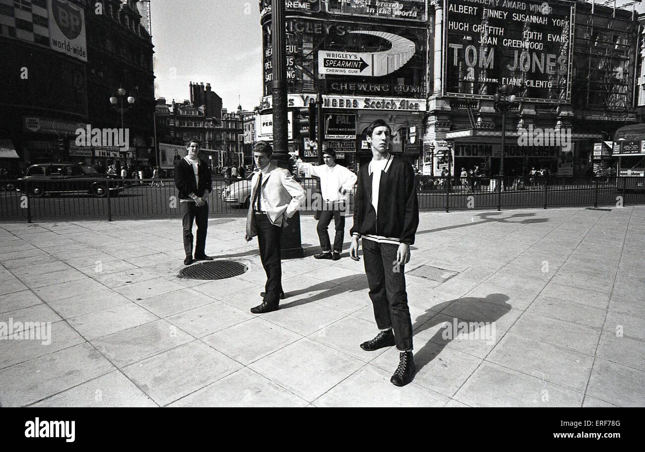 005515 - i numeri elevati a Piccadilly Circus, a Londra nel mese di giugno 1964 Foto Stock