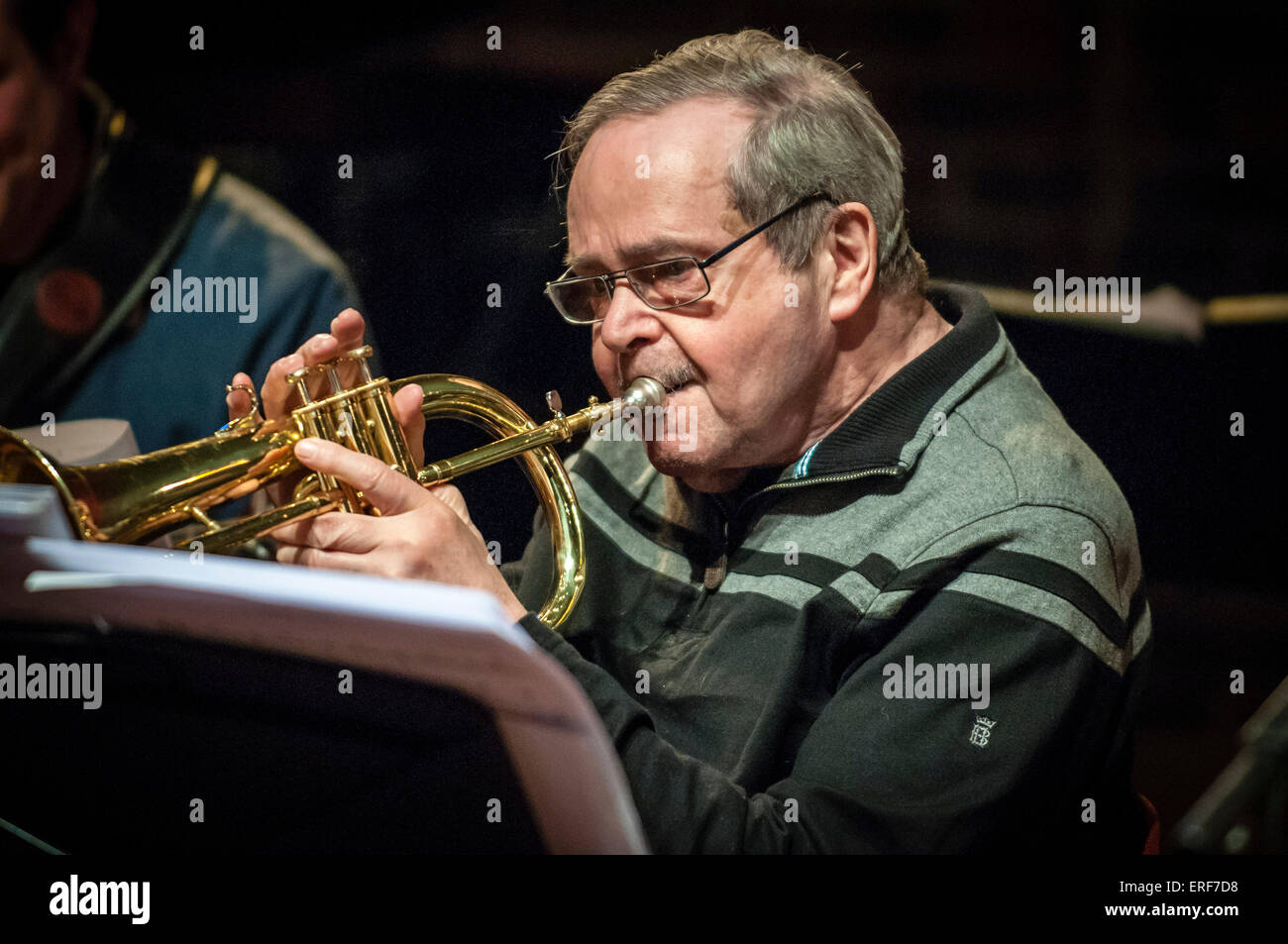 Kenny Wheeler fotografato durante i controlli del suono per il suo ottantesimo compleanno concerto tour presso il Turner Sims Concert Hall di Southampton Foto Stock