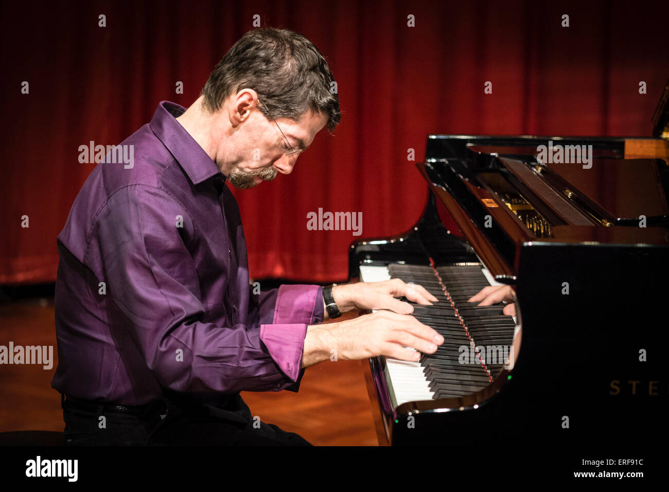 Grammy nominato il pianista Fred Hersch durante i controlli audio al Turner Sims Concert Hall di Southampton, Inghilterra. Foto Stock