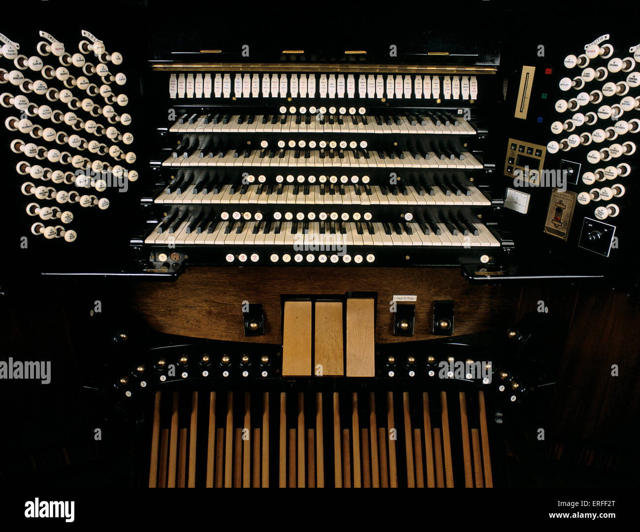 Concerto organo. Vista l'organo della console (l'ensemble di tastiere e fermate). Foto Stock