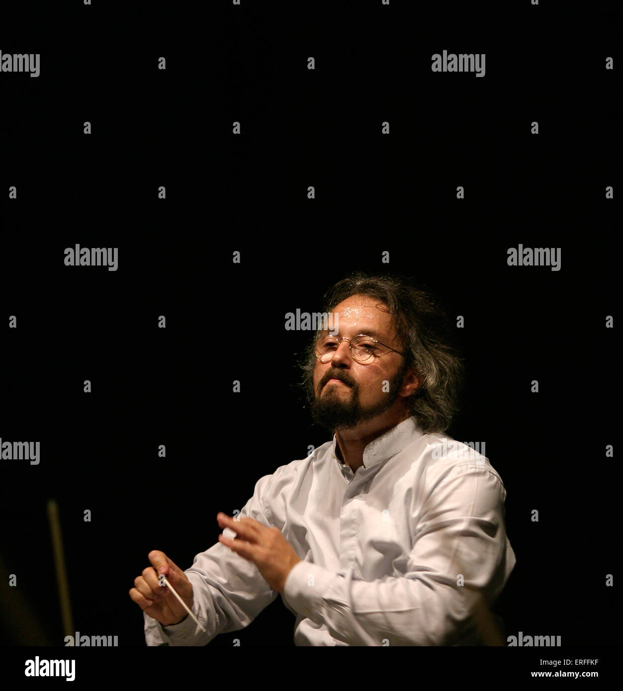 Carlos Kalmar conduzione, ottobre 2004, Wiltshire Music Center. Conduttore austriaco. Nato in Uruguay per genitori austriaci Foto Stock