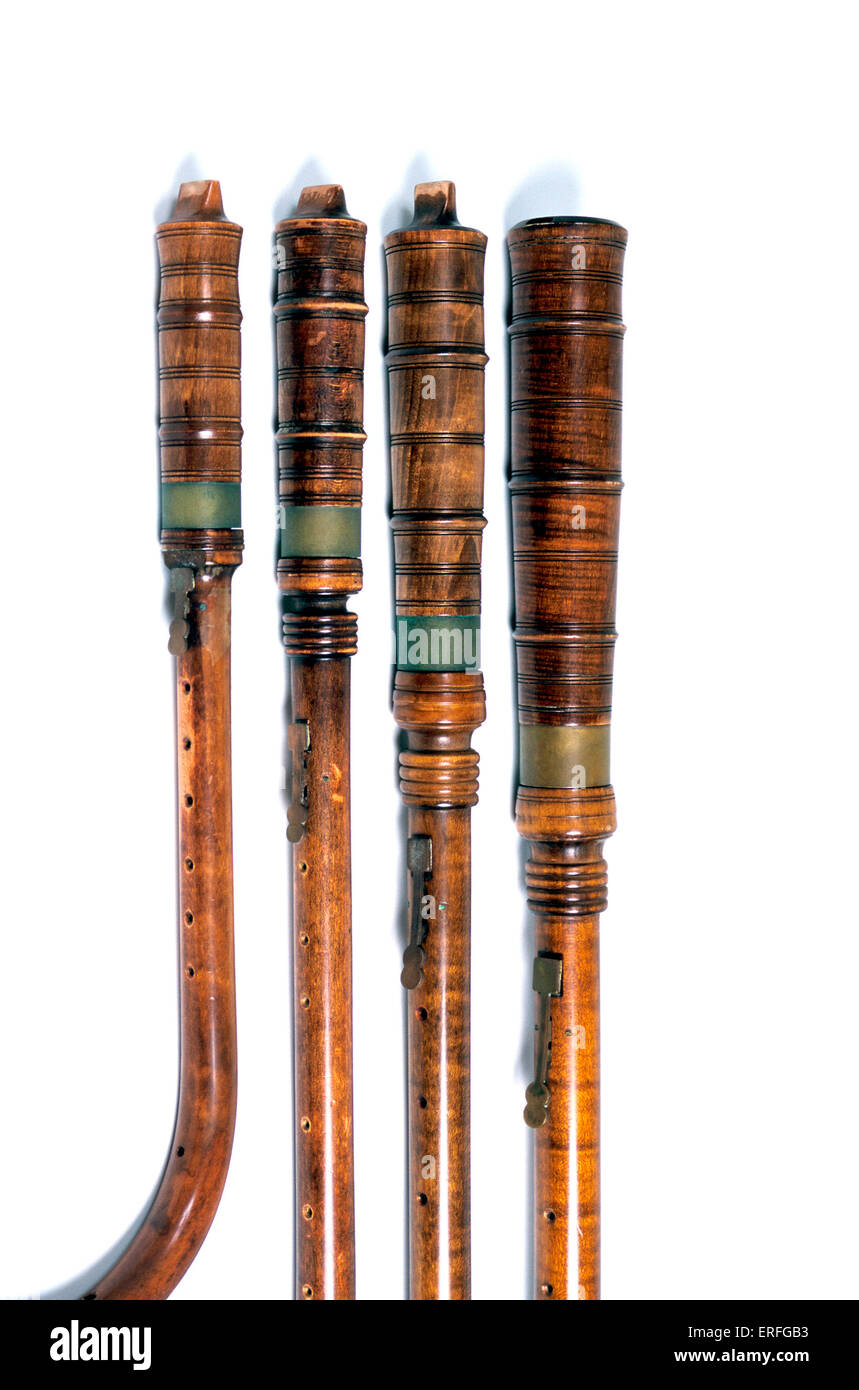 Crumhorns, soprano alto tenore e bass - close up mouthepieces - strumento dal periodo rinascimentale Foto Stock