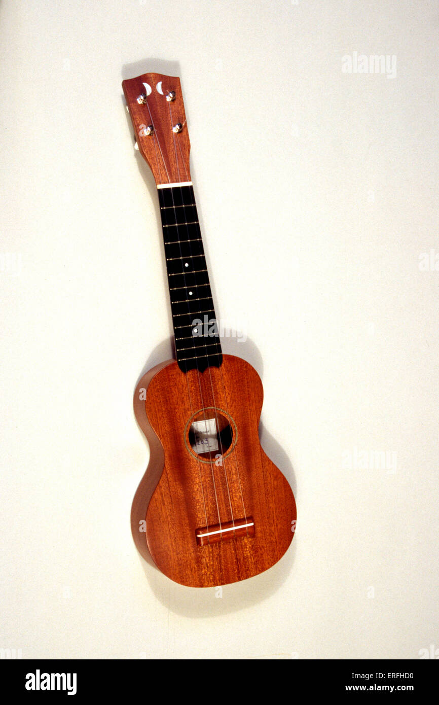 Ukulele - piccola chitarra hawaiana con quattro stringhe Foto stock - Alamy