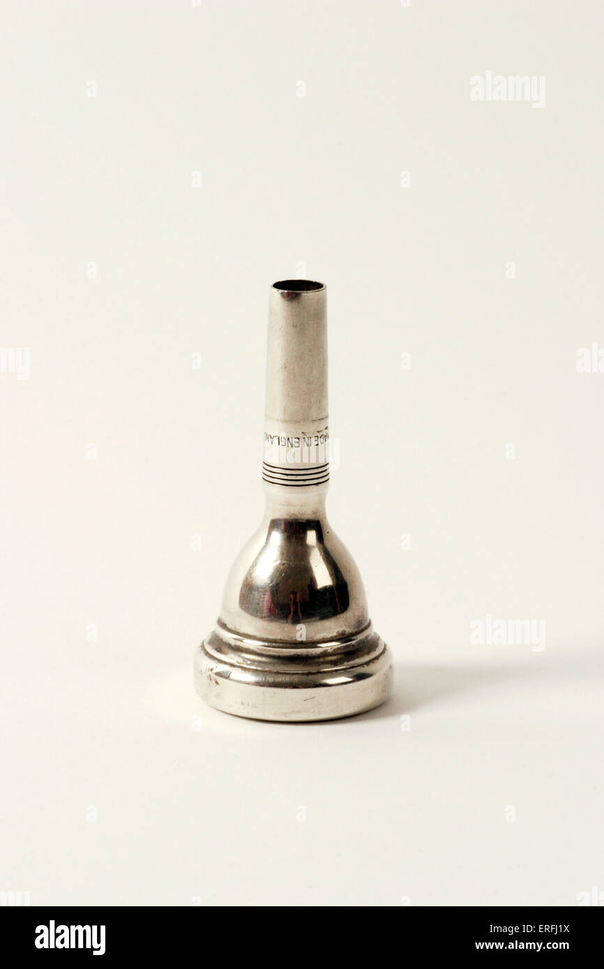 Trombone boccaglio sfondo bianco. Boccagli Foto Stock