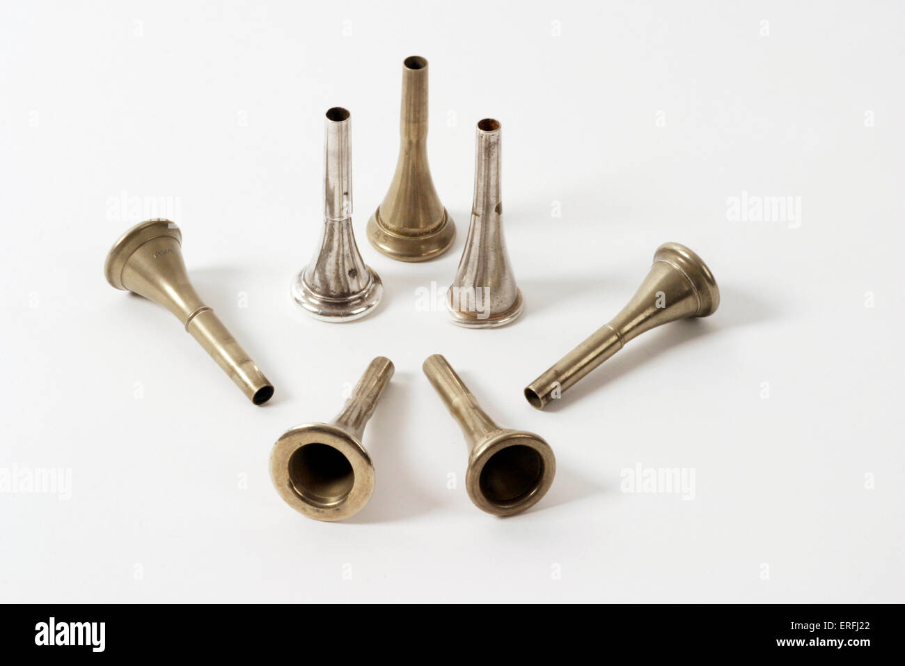 Avvisatore acustico boccagli sfondo bianco. Boccaglio Foto Stock