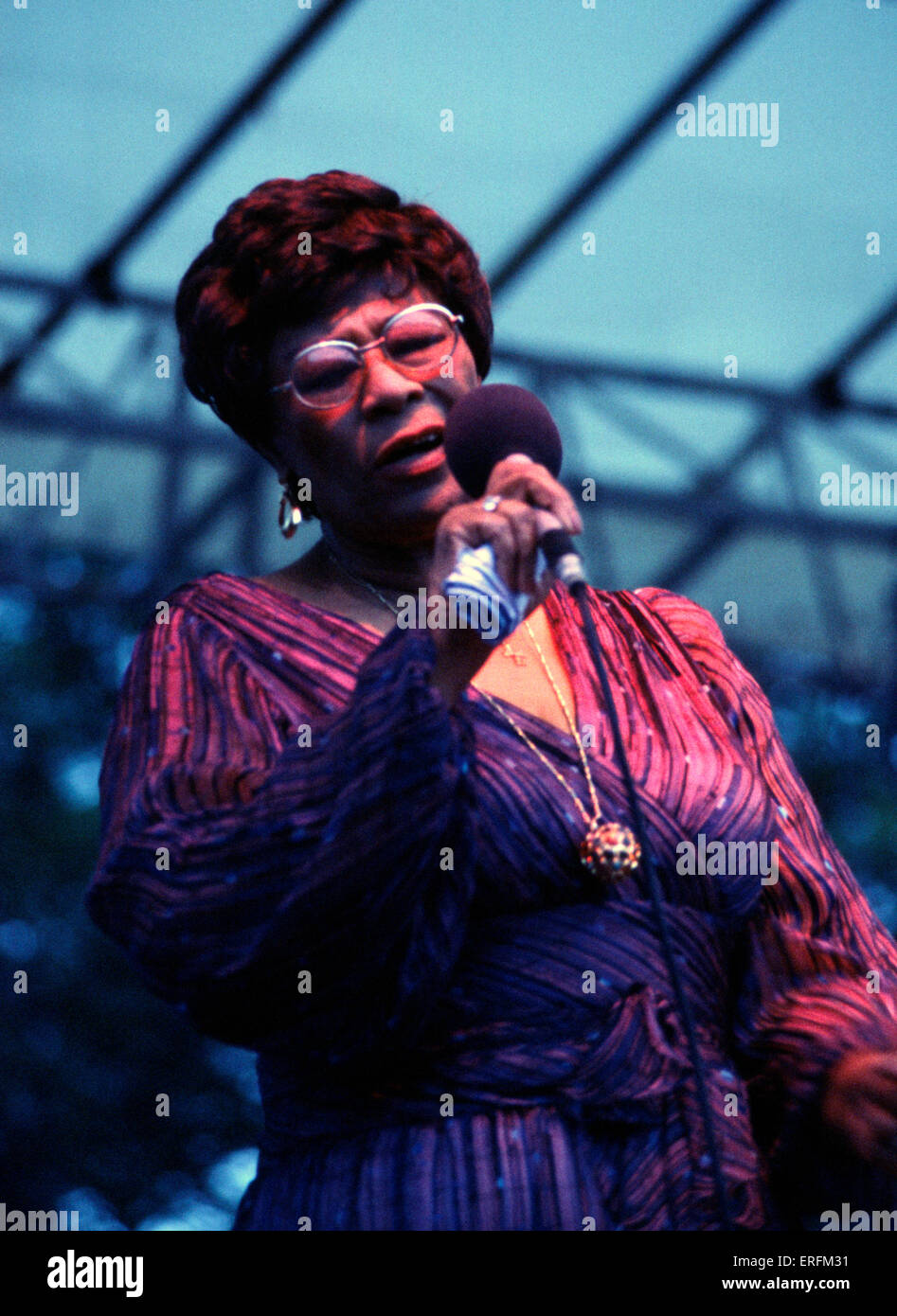 Ella Fitzgerald - ritratto della American jazz cantante effettuando al 1981 Capital Radio Jazz Festival di Knebworth. 25 Foto Stock