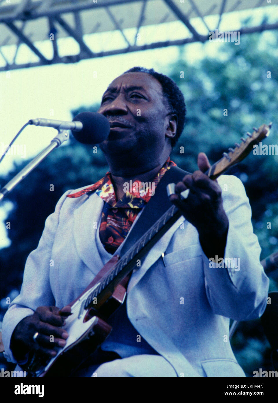 Le acque fangose - Ritratto dell'Americano chitarrista blues effettuando al 1981 Capital Radio Jazz Festival di Knebworth. 4 Aprile 1915 - 30 aprile 1983. Nome reale McKinley Morganfield. Padre di Chicago Blues. Foto Stock