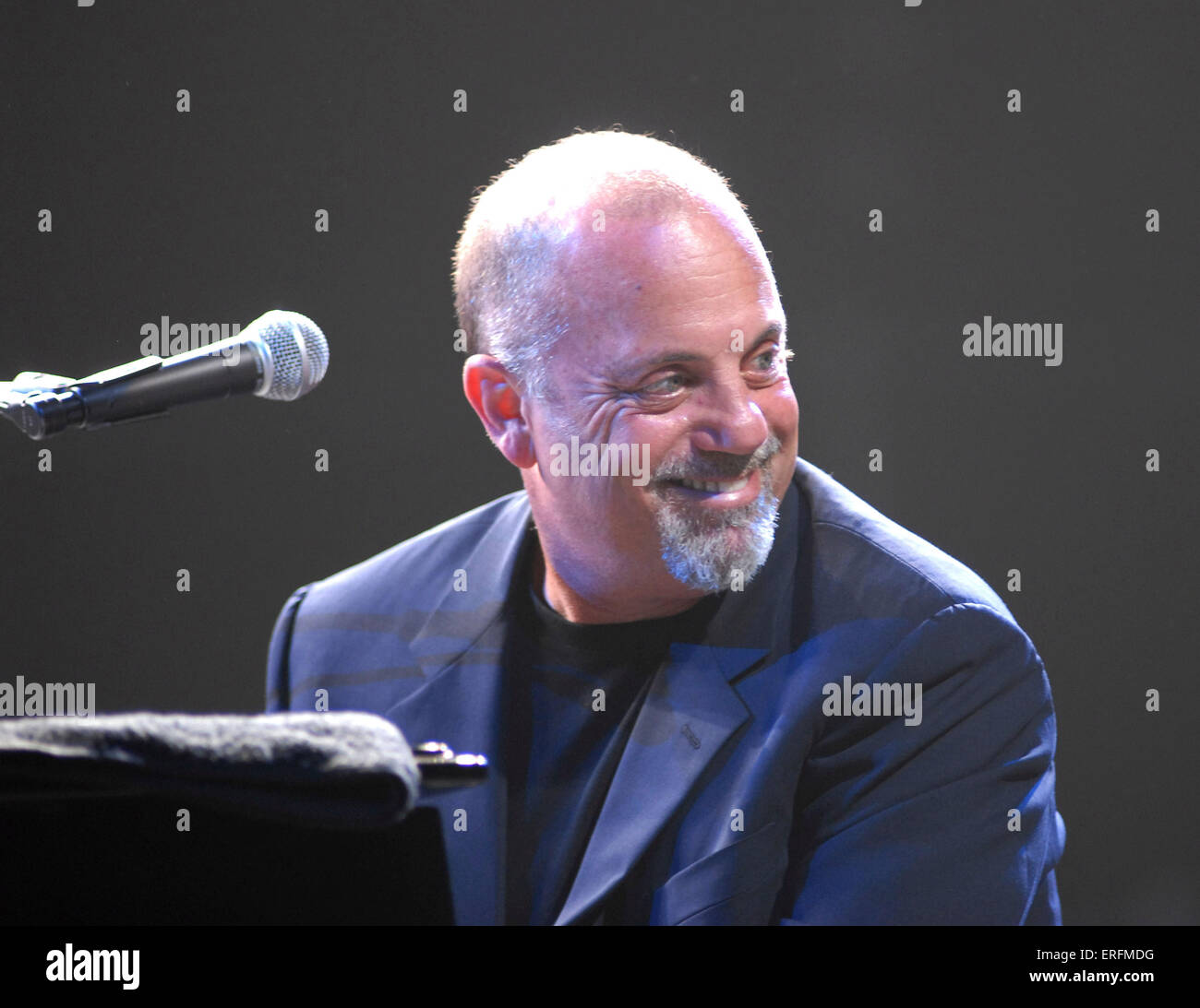 Billy Joel - cantante americana, pianista e cantautore suonare il pianoforte durante una performance al Wembley Arena, Londra, Regno Unito, 10 Foto Stock