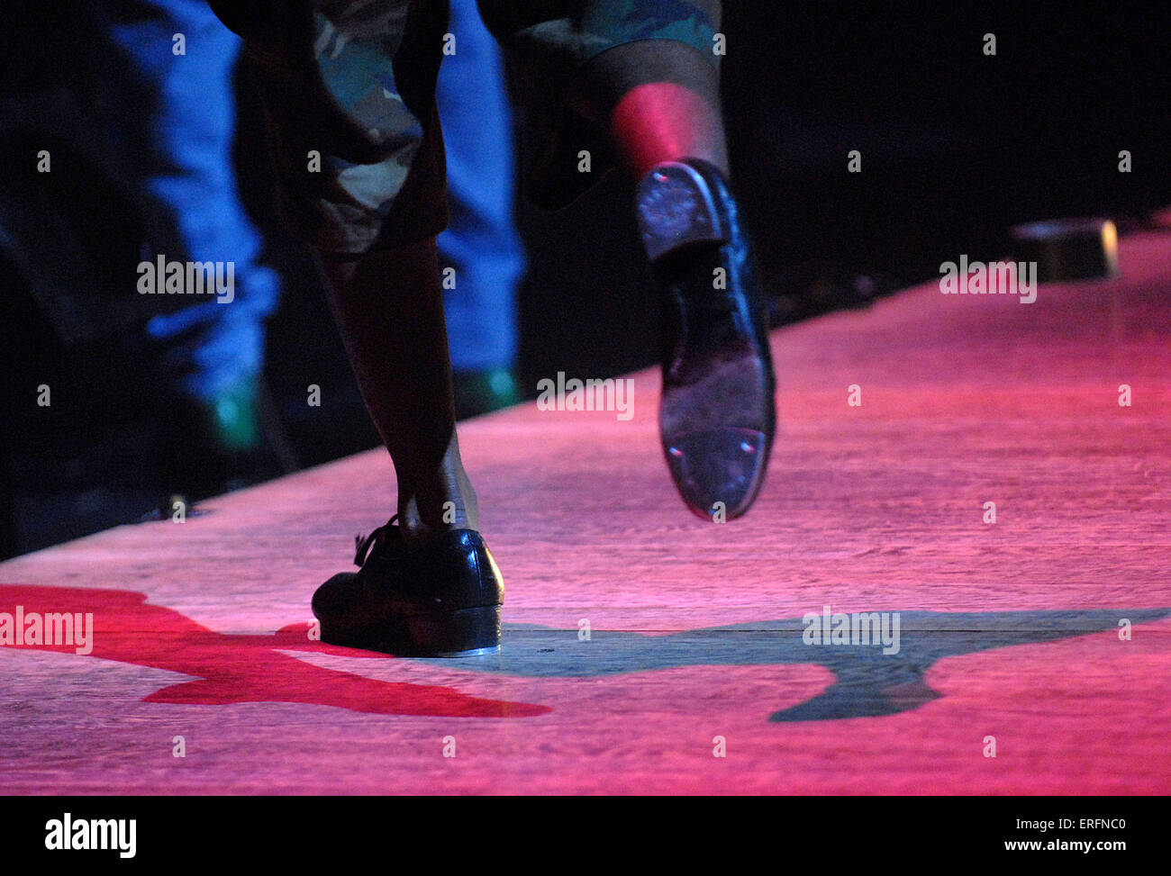 Savion Glover - attore americano, tocca la ballerina e coreografa, ripassando al Sadler's Wells Theatre, Hillingdon, London, Regno Unito Foto Stock Savion Glover - attore americano, tocca la ballerina e coreografa, ripassando al Sadler's Wells Theatre, Hillingdon, London, Regno Unito Foto Stock