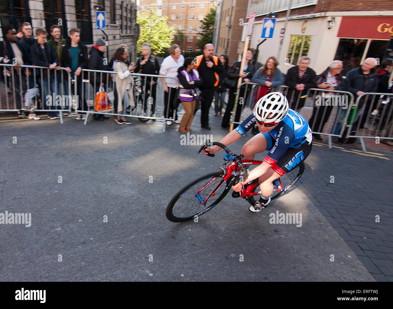 Londra, Regno Unito. 2 Giugno, 2015. donne piloti in lizza nella fase 7 del ciclismo di Pearl Izumi serie Tour a Croydon, Londra Sud 02.06.2015 Credito: theodore liasi/Alamy Live News Foto Stock