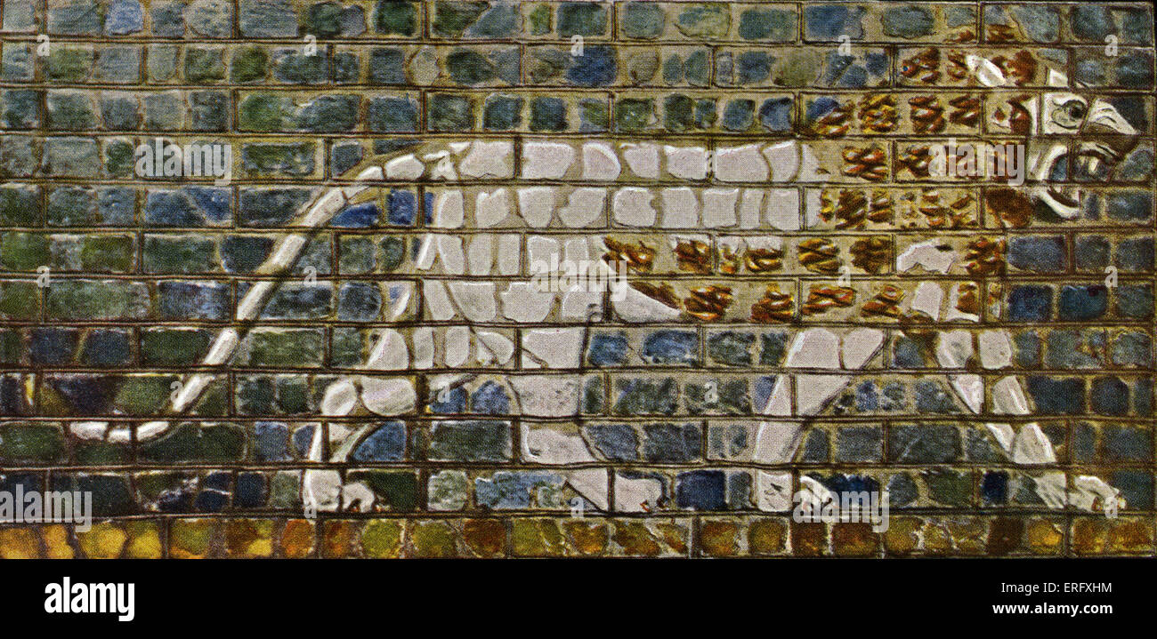 Lion su Ishtar Gate e processionale Modo che formano parte delle mura di Babilonia. Costruito da Nabucodònosor II VI secolo a.c. / Foto Stock