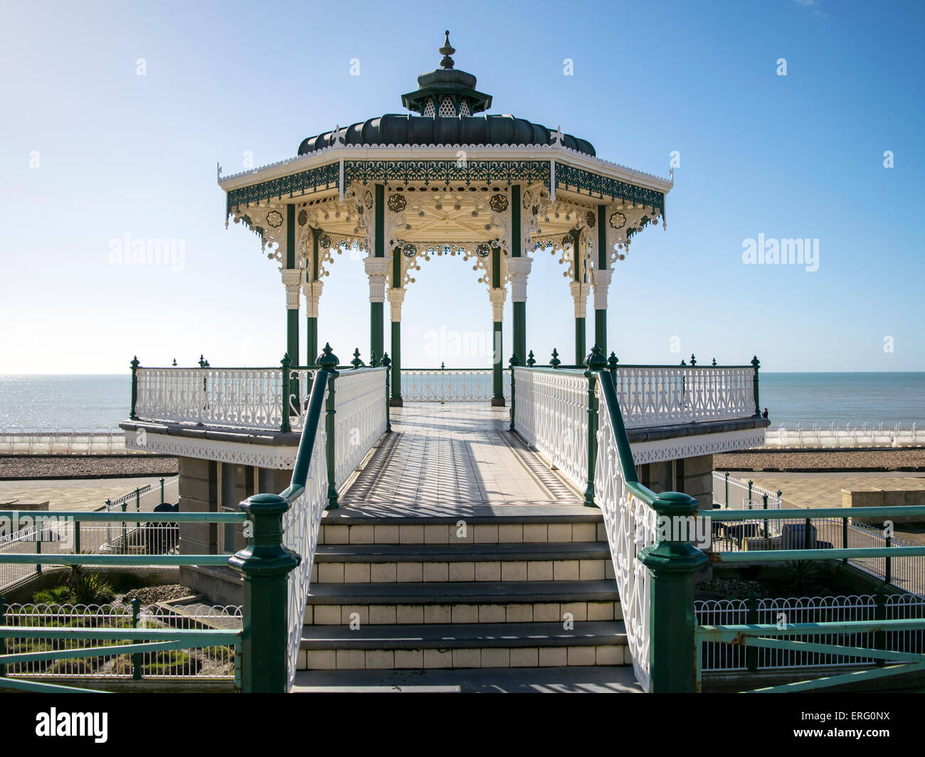 Il restaurato lungomare bandstand Brighton Foto Stock