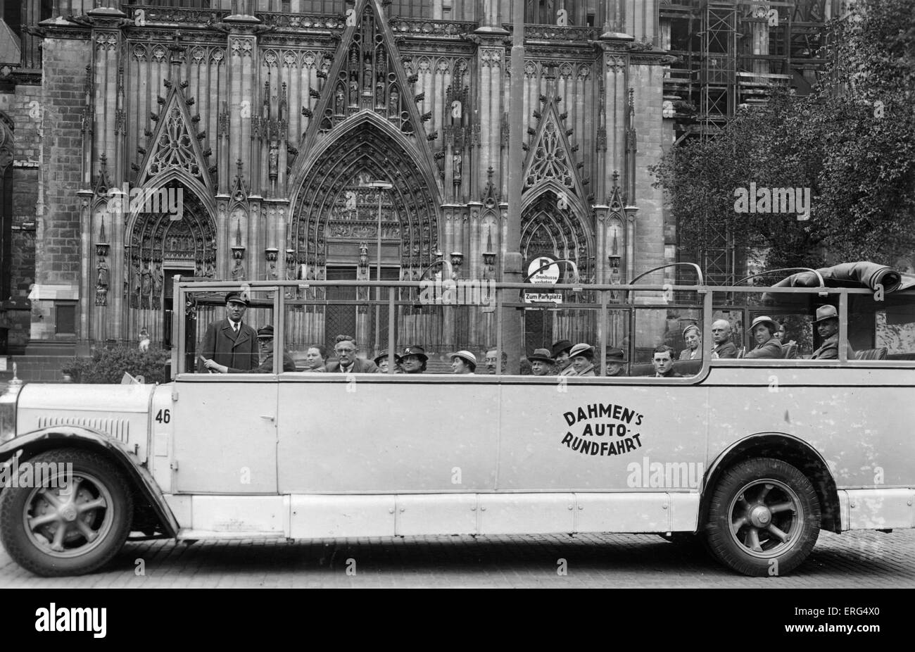 Colonia, Germania, c. 1930s. Dahmen's Auto Rundfahrt (Dahmen's Tour Bus). Cartolina stampigliato 28/05/1935. Foto Stock