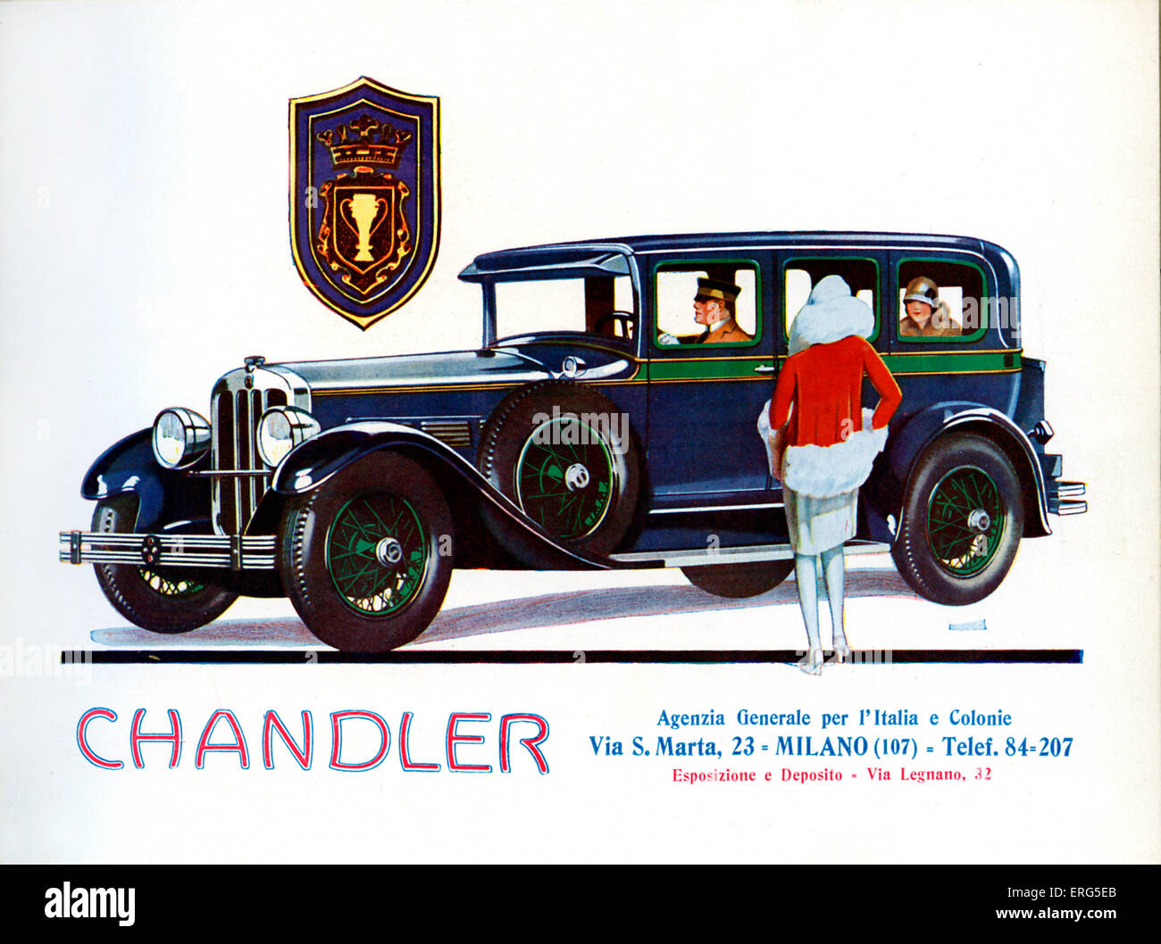 Pubblicità per Chandler autovetture, 1928. Driver e una donna passeggero, nel sedile posteriore, vengono guardati da un'altra donna, come Foto Stock