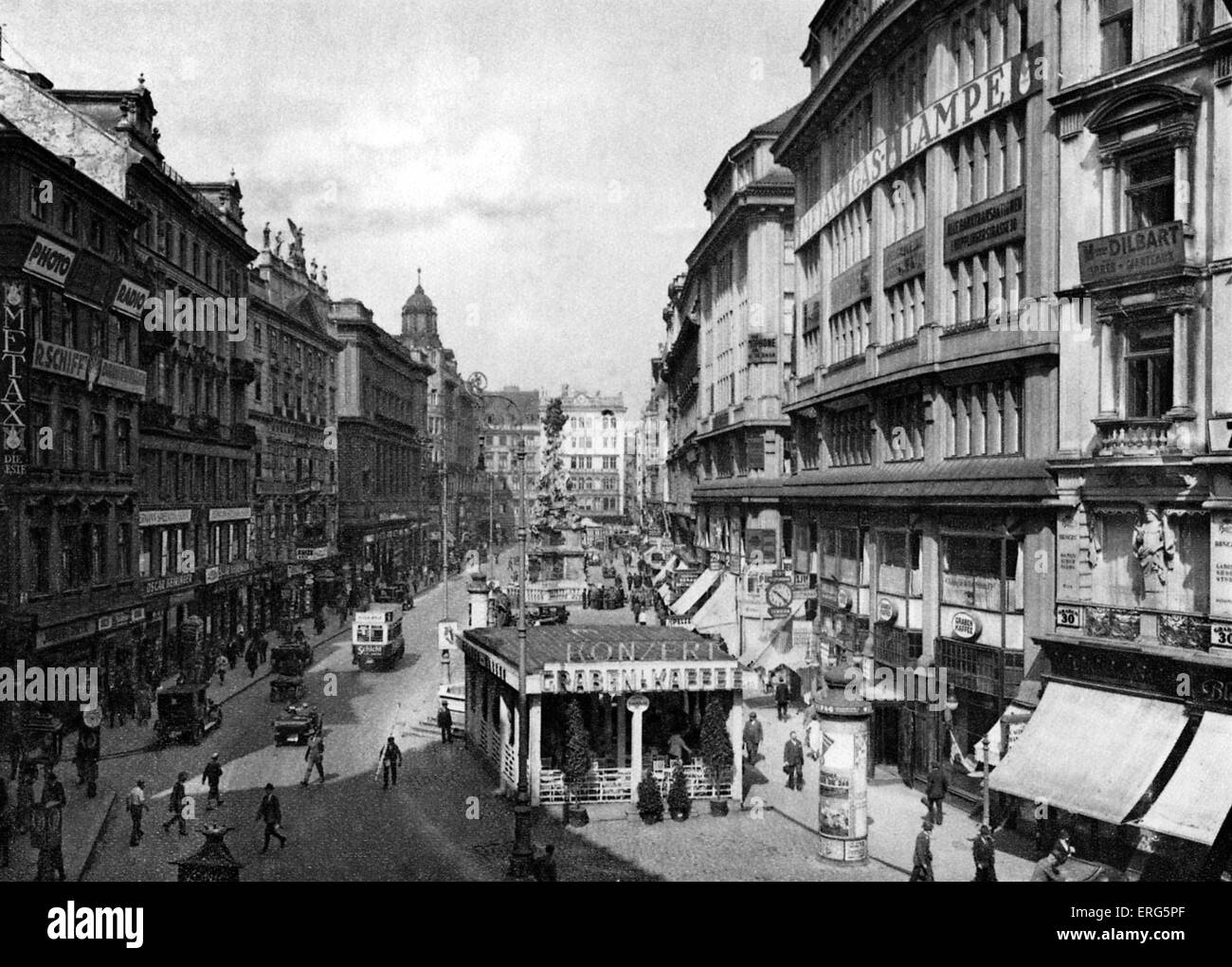 Der Graben, Vienna, Austria, 1920s. Strada principale nel primo distretto di Vienna (letteralmente "trench"). Scena di strada. Foto Stock