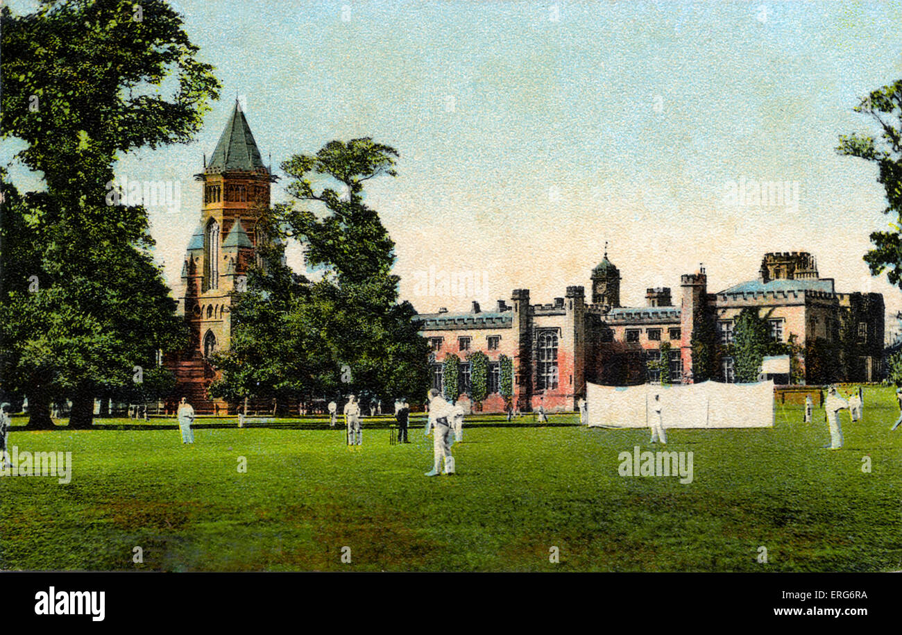 Partita di cricket a scuola di Rugby, cartolina della scuola e della scuola. Primi 1900s. Foto Stock