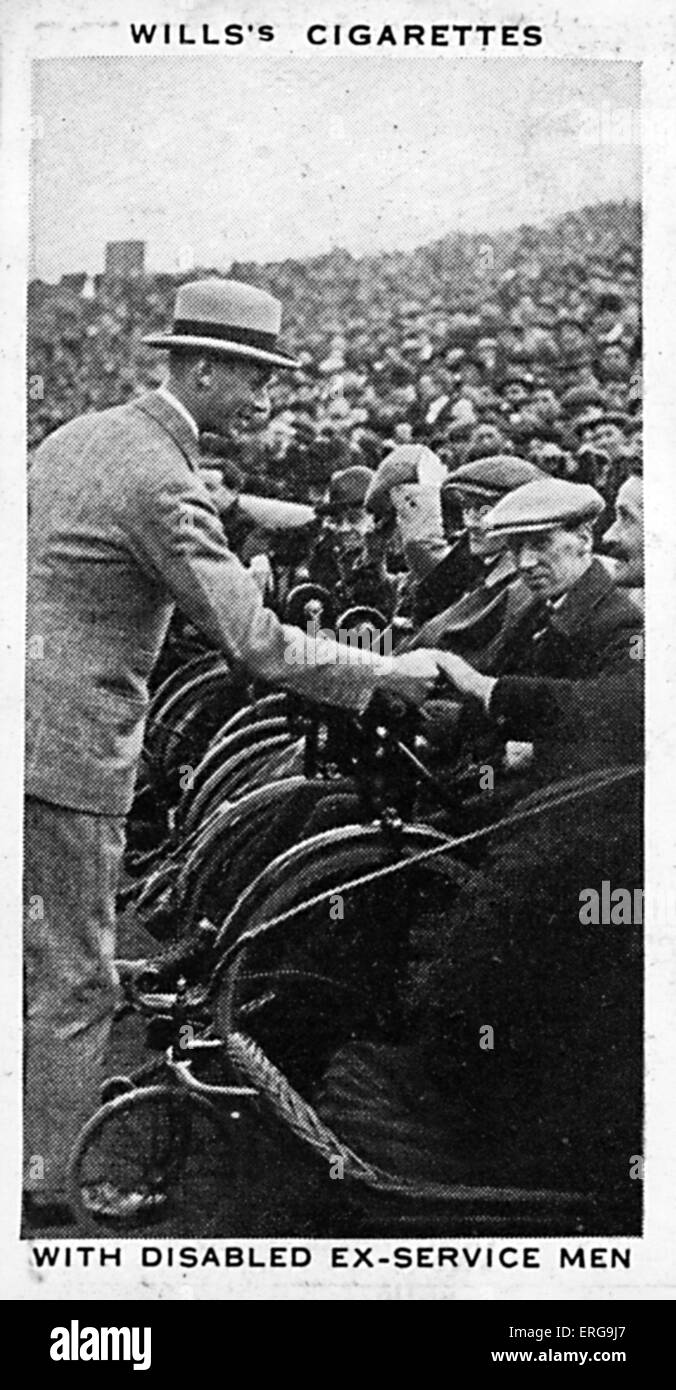 Re Giorgio VI con persone con disabilità ex-service uomini, in inglese v. Scottish scolari' partita di calcio, Stamford Bridge, maggio 1922. Da Foto Stock