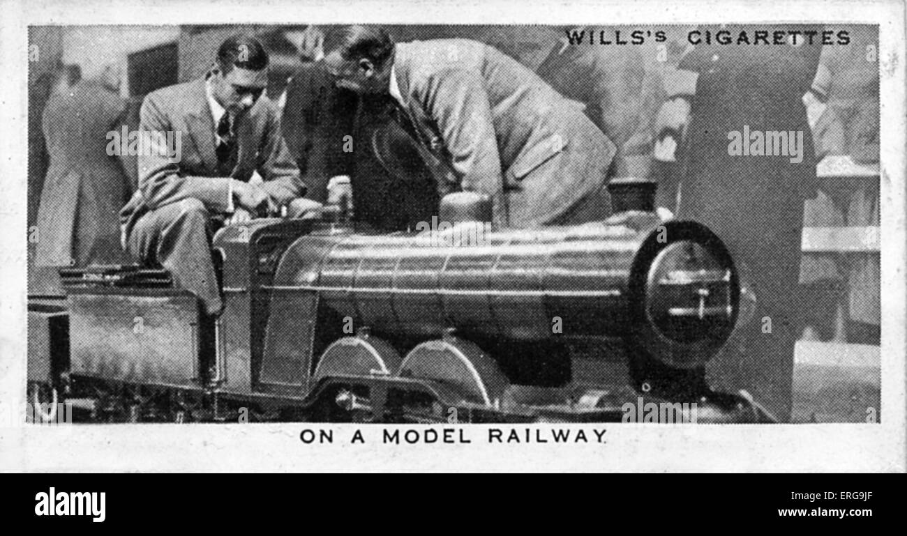 King George VI (allora Duca di York) ispezionare un modellino ferroviario a una vecchia fiera inglese in Dudle, Giugno 1925. Da commemorative Foto Stock
