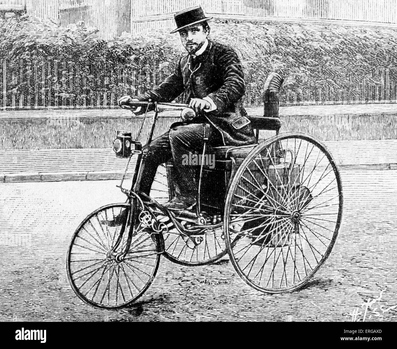 Leon Serpollet sul suo triciclo a vapore, 1888. Serpollet ha inventato e messo a punto il flash caldaia, che ha reso un vapore molto di più Foto Stock