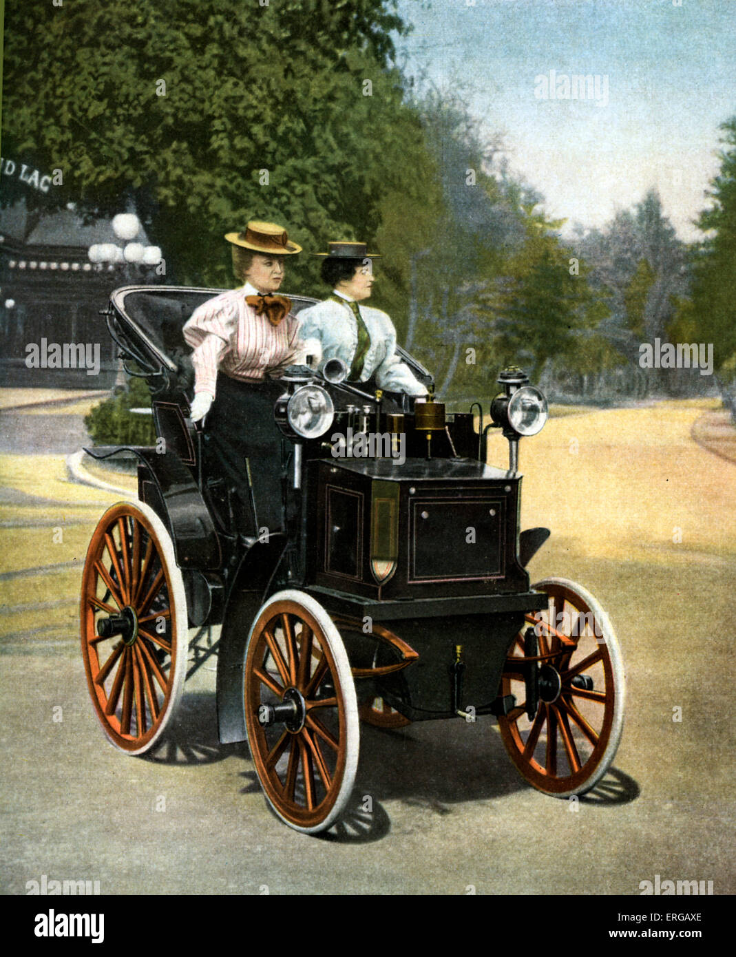 Due signore alla guida di una vettura di lusso, ca 1895 in Francia. Foto Stock