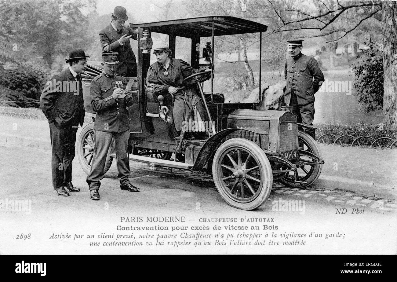 Femmina taxi driver, Parigi - inizio del XX secolo. Ricevere un biglietto di accelerazione nel Bois ("violazione pour excès de vitesse Foto Stock