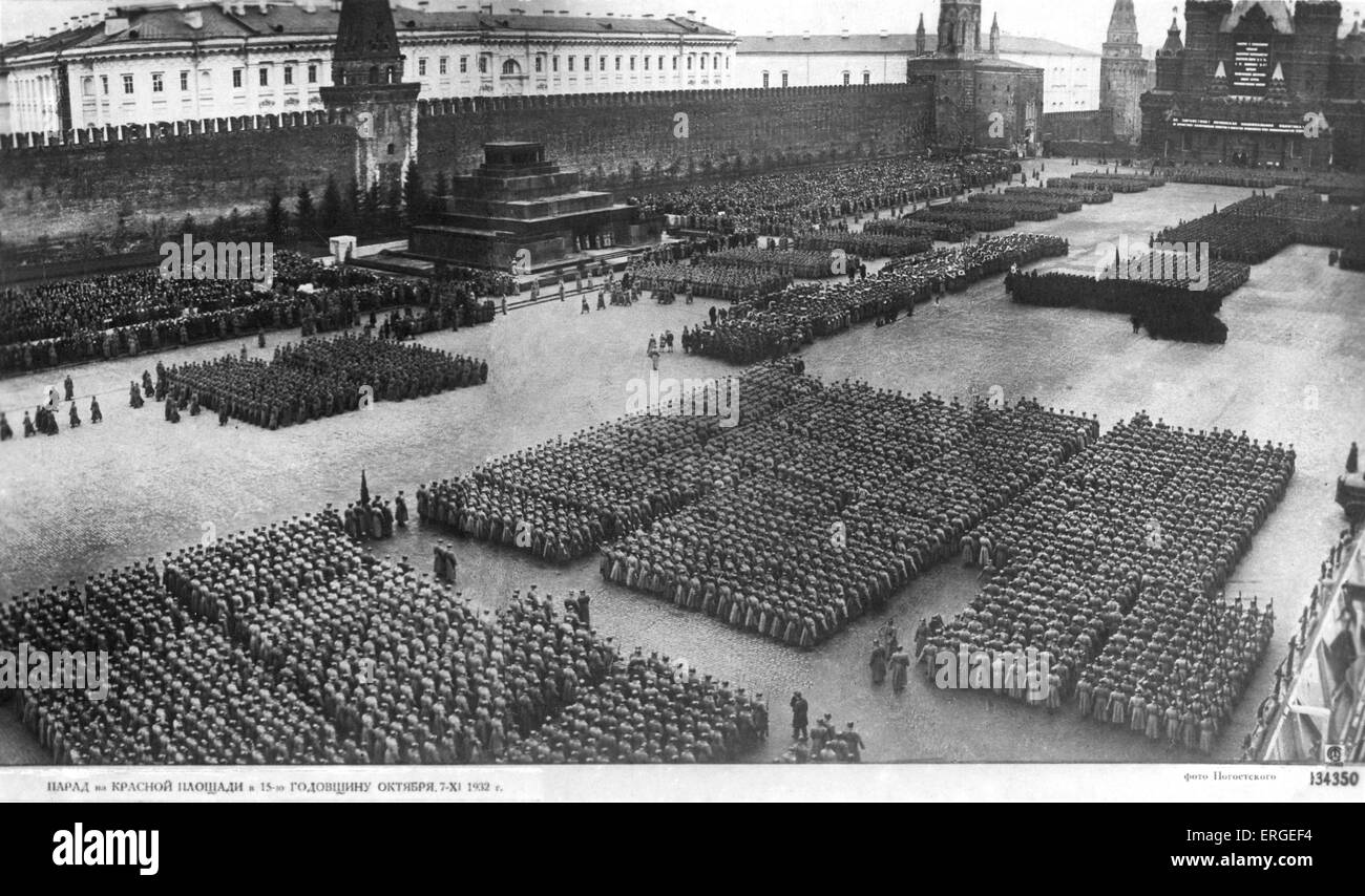 Xv anniversario della Rivoluzione di ottobre, 7 novembre 1932. Piazza Rossa di Mosca, Russia. Insurrezione di ottobre, parte di russo Foto Stock