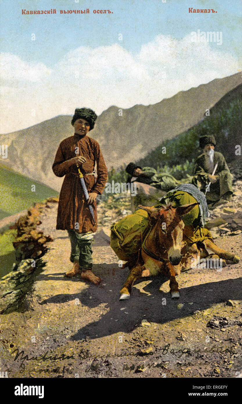 Ragazzo con asino in Caucaso, Russia. C. 1916. Indossare pellicce distintivo hat. Foto Stock