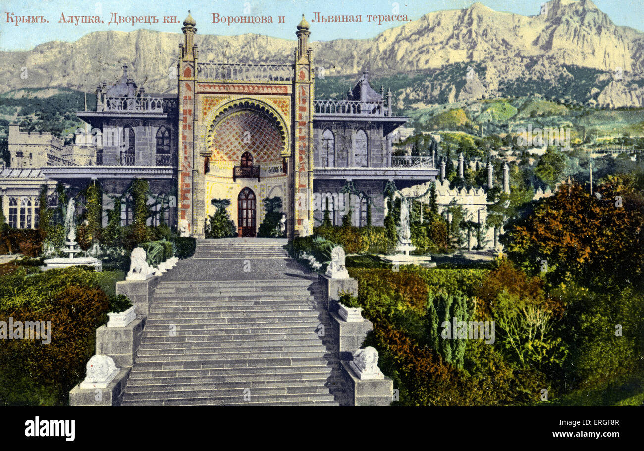 Vorontsov Palace, Alupka, Crimea (giorno moderno Ucraina). Facciata sud, di fronte al Mar Nero. Cartolina, c. 1909. Foto Stock