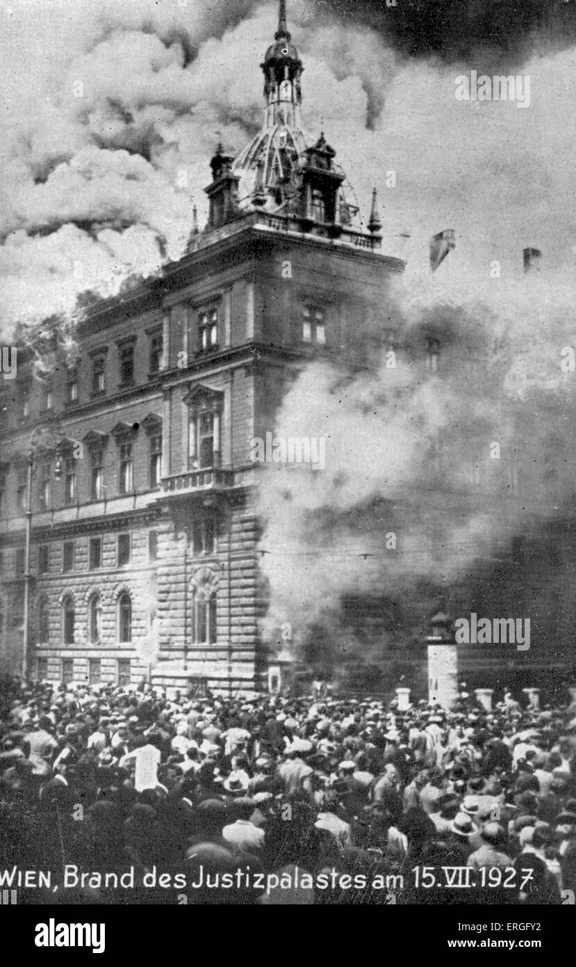 Incendio in Justizpalast (Palazzo di Giustizia), Vienna, Austria, 1927. Foto Stock