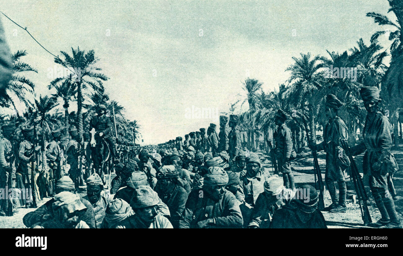 Guerra Mondiale 1: British anticipo in Mesopotamia. Prigionieri turchi catturati durante il progresso di attacco del motore di KUT forza di sfiato. Aprile 1916. Oggi in Iraq. Foto Stock