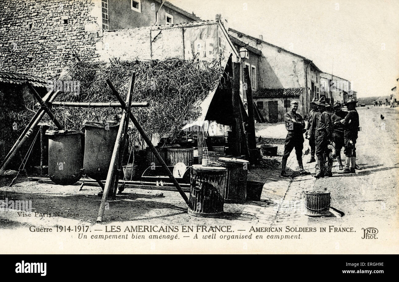 Guerra Mondiale 1: i soldati americani in Francia. In piedi accanto per accampamento. Didascalia francese: "Les Americains en France. Campement delle Nazioni Unite Foto Stock