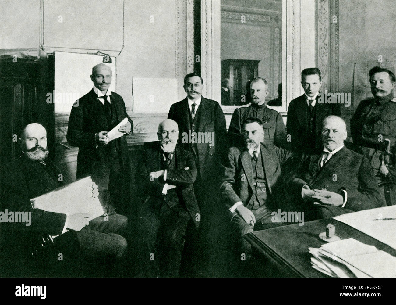 Un gruppo di politici russi dopo la rivoluzione Februry, compresi Mikhail Rodzianko (1859 - 1924), ex-presidente del Foto Stock