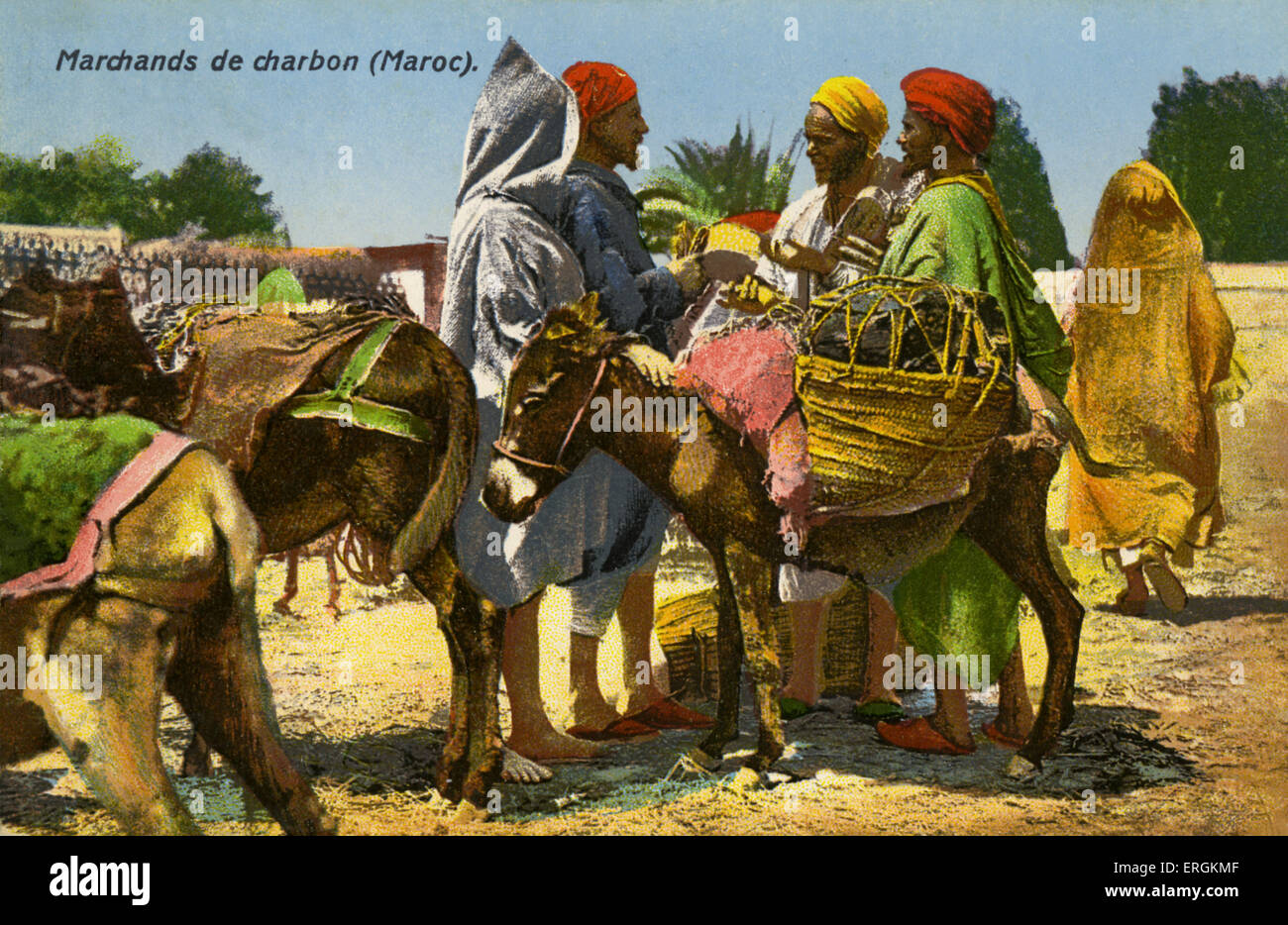 Marocchini venditori di carbone, c.1910. Il carbone viene portato sulle spalle di donkies. Foto Stock
