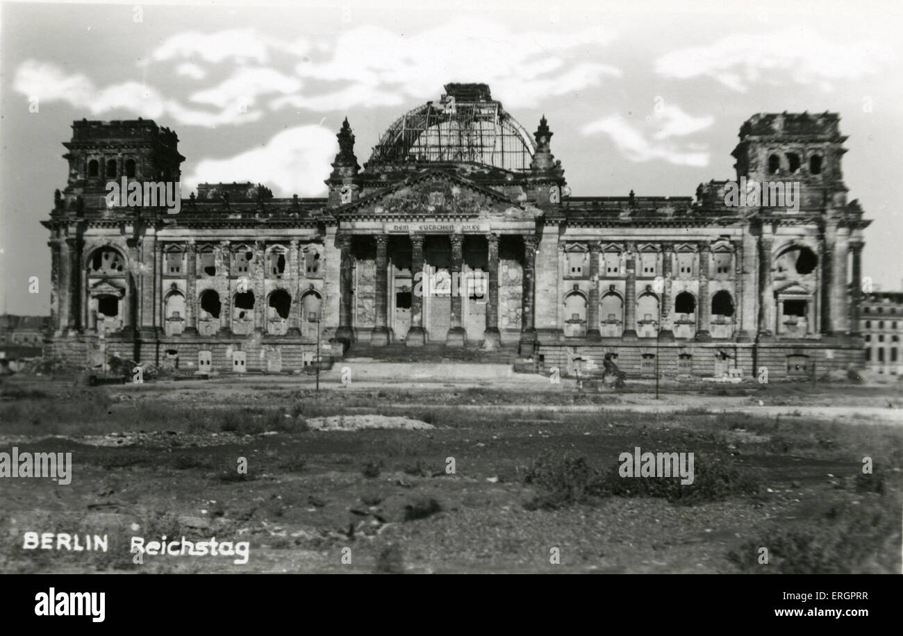 Rovine del Reichstag di Berlino, Germania. 1945? Dopo l'incendio del 1933 l'edificio non è mai stato completamente riparato ed è stato Foto Stock
