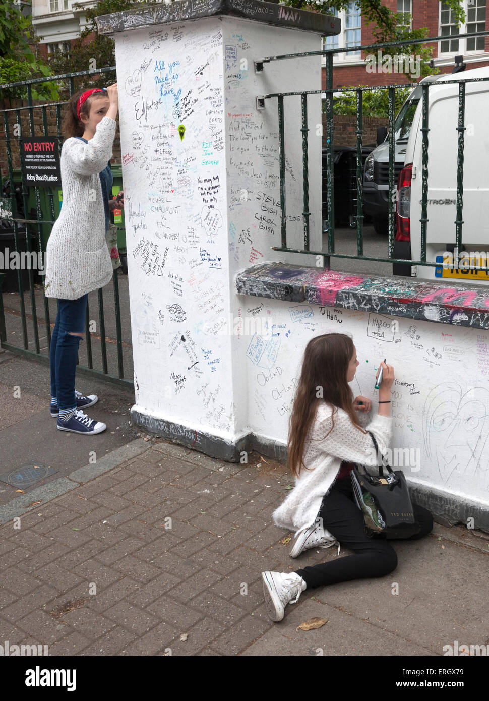 I fan dei Beatles scritta sul muro a Abbey Road Studios Foto Stock