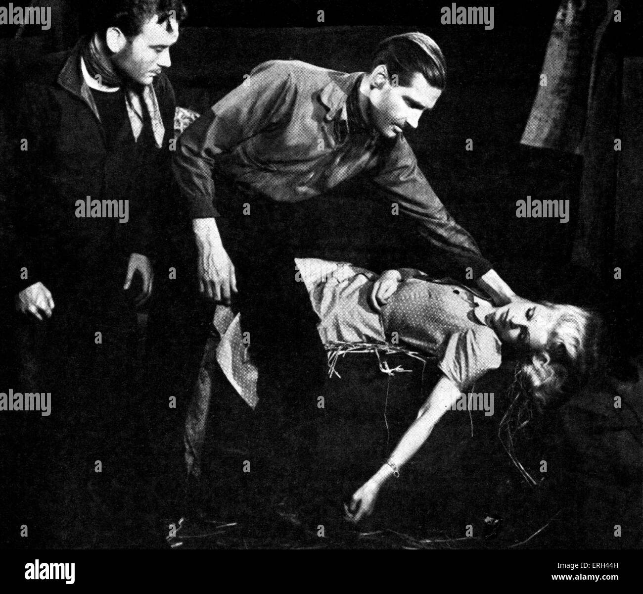 "Uomini e topi" di John Steinbeck, con John Mills, Nicholas Stuart e Claire Luce all'Apollo Theatre, Londra, luglio 1939. Foto Stock