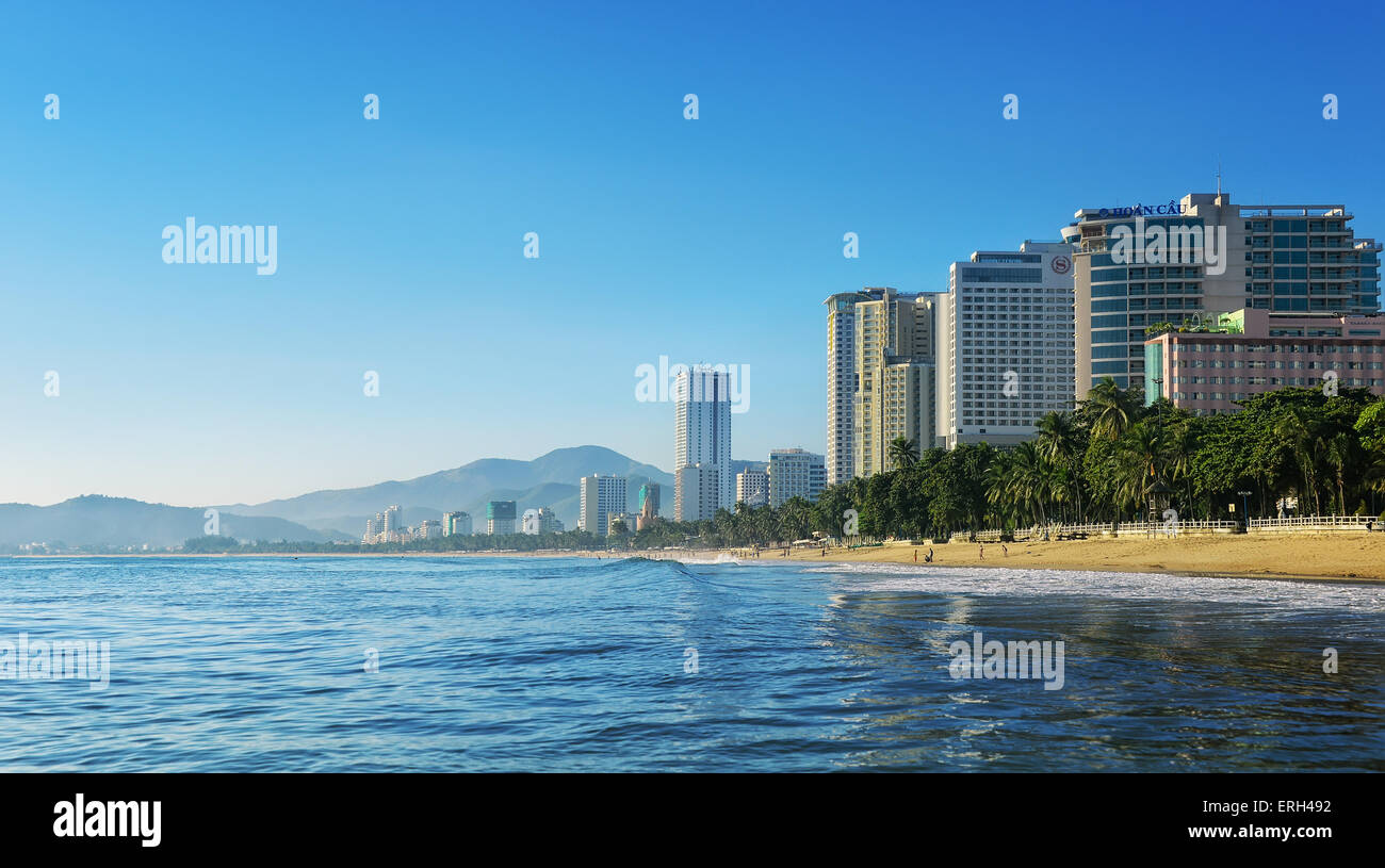 Nha Trang. Il Vietnam. Novembre24, 2014. Costa del famoso resort city. Foto Stock