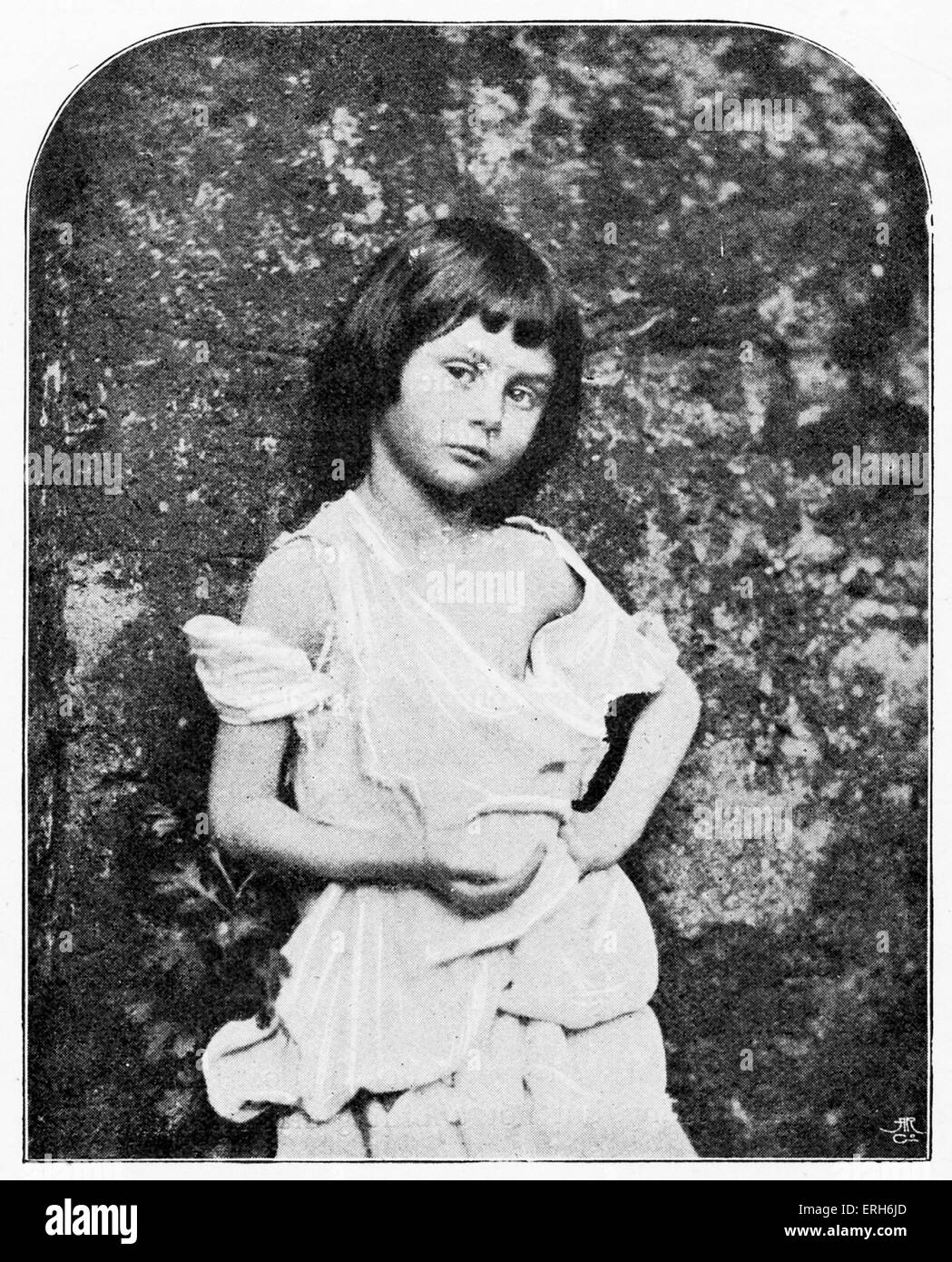 Alice Liddell come un mendicante bambino - dopo la fotografia scattata da Lewis Carroll, 1858. Ispirazione per Carroll 's romanzo Alice nel Foto Stock