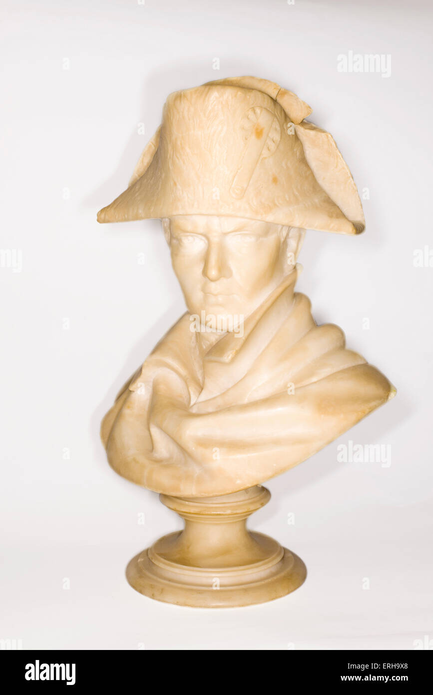 Busto in marmo di Napoleone Bonaparte su sfondo bianco Foto Stock