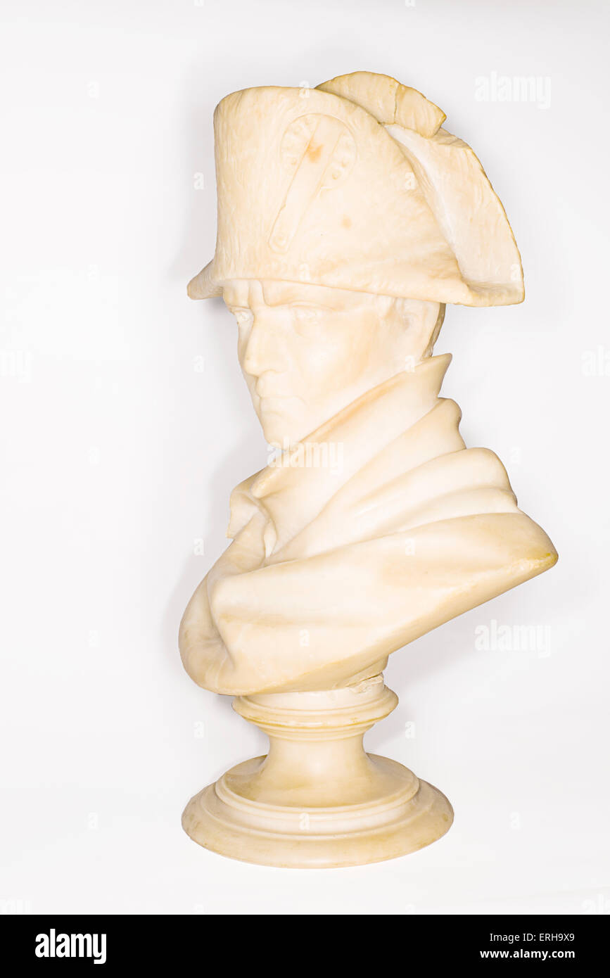 Busto in marmo di Napoleone Bonaparte su sfondo bianco Foto Stock