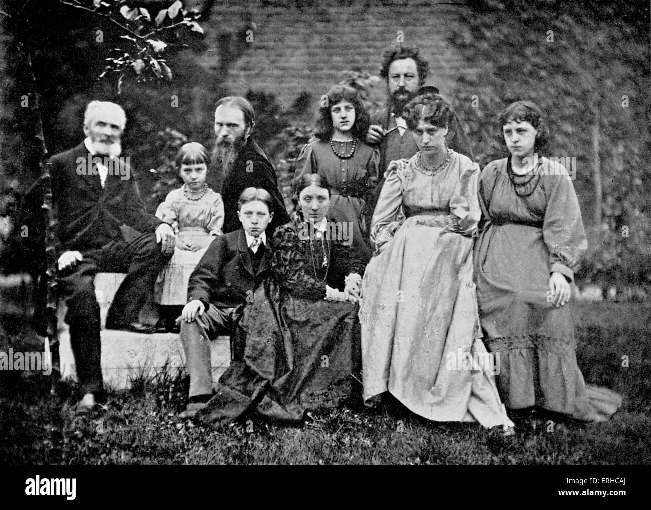 Edward Burne-Jones raffigurata con suo padre, moglie e due figli e William Morris con sua moglie e le sue due figlie. WM: Foto Stock