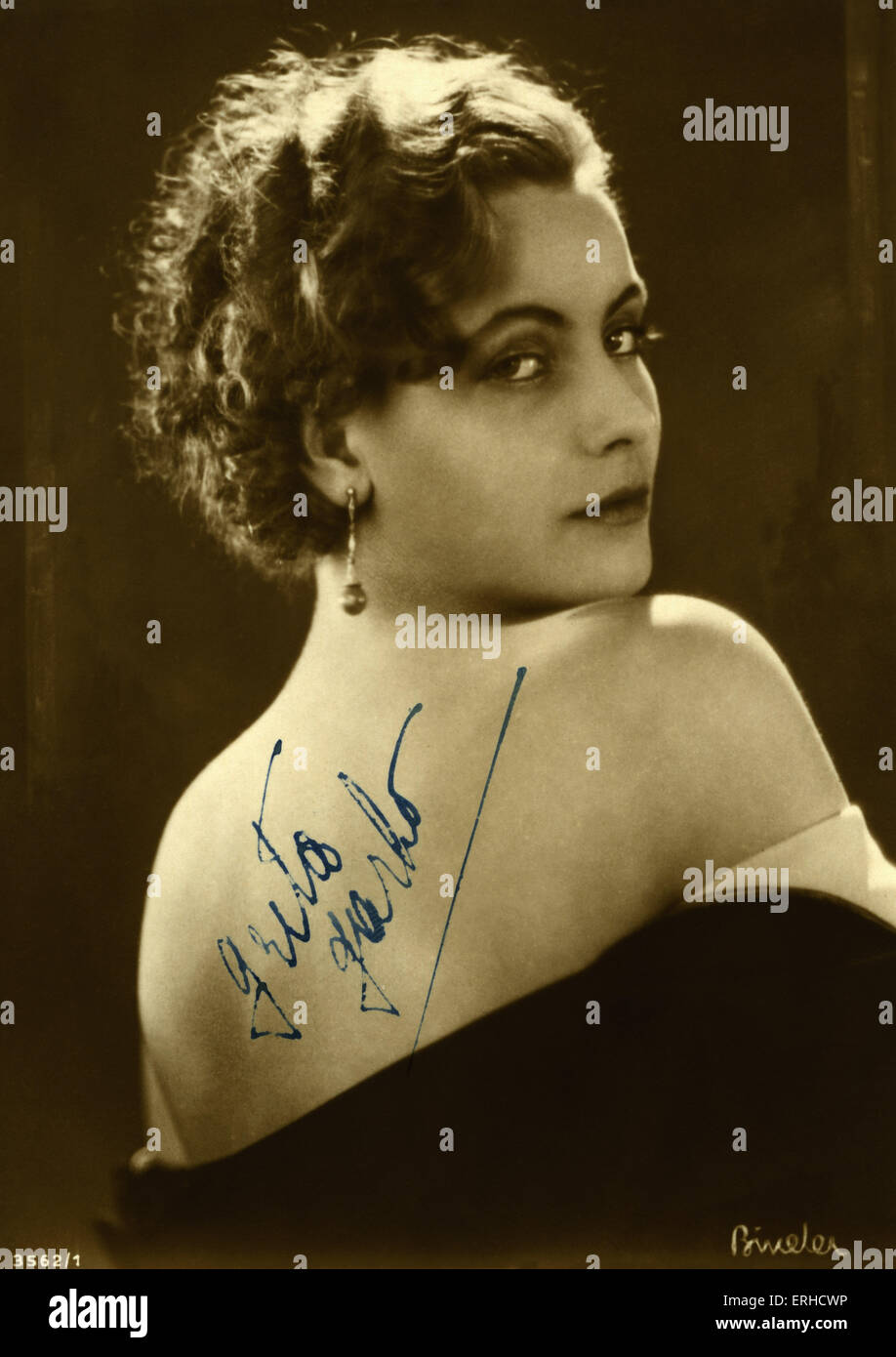GARBO, Greta - ritratto - foto autografata - Swedish film star - 18 settembre 1905 - 15 Aprile 1990 Foto Stock