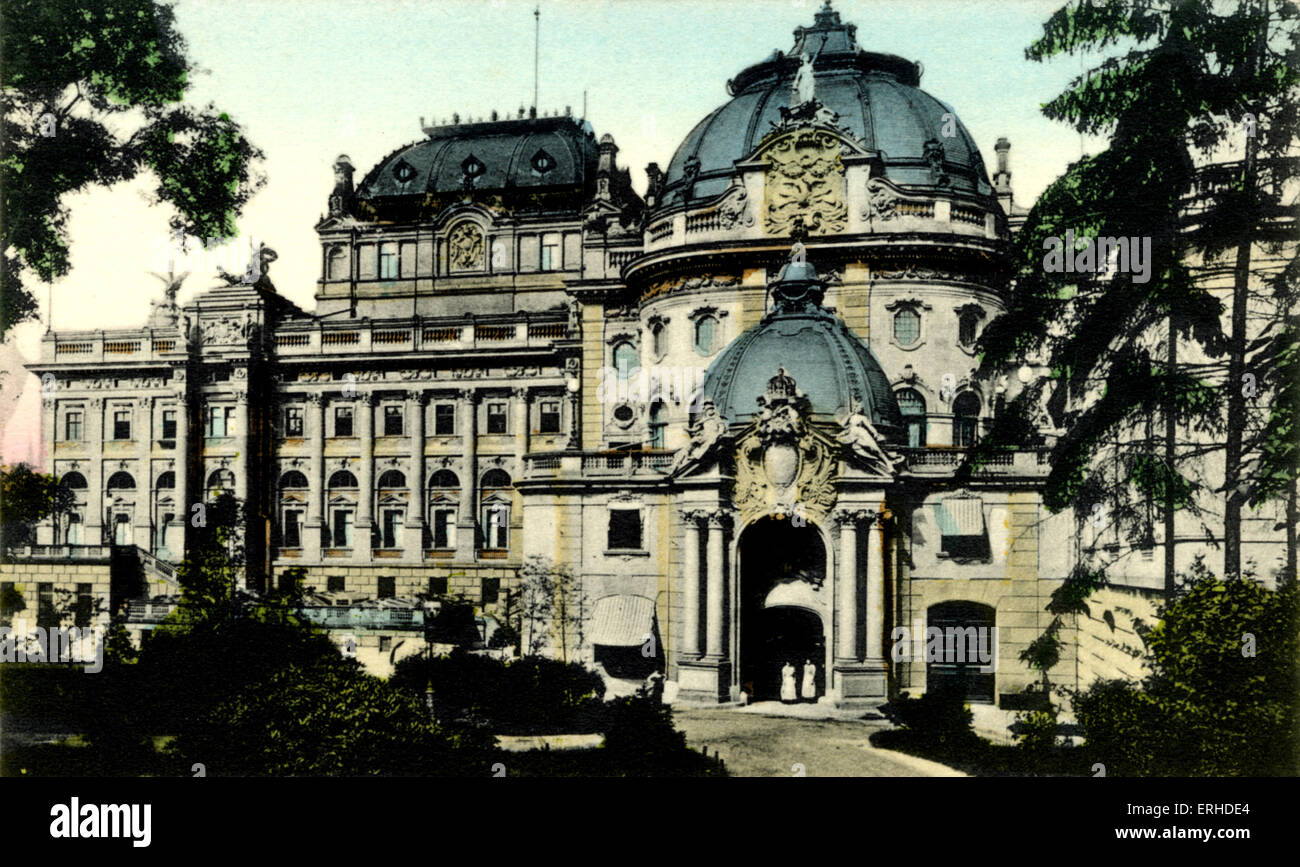 Esterno del teatro in Wiesbaden ("Grosses Haus'), Hesse, Germania. Inizio del XX secolo. Colorised photographic Foto Stock