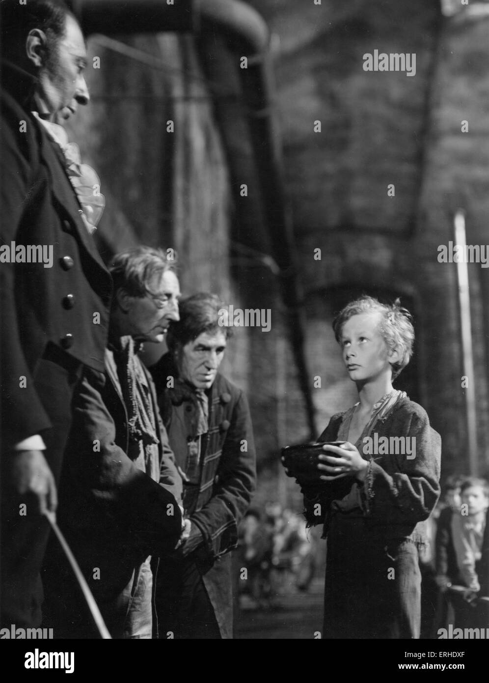 Oliver Twist. film ancora da 1948 Rank Film di produzione di Charles Dickens Oliver chiede di più. Romanziere britannico, 7 febbraio Foto Stock