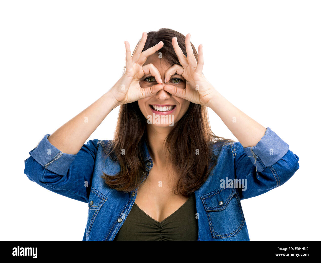 Bella donna che fa una buffa il viso con le mani sugli occhi, isolate su uno sfondo bianco Foto Stock