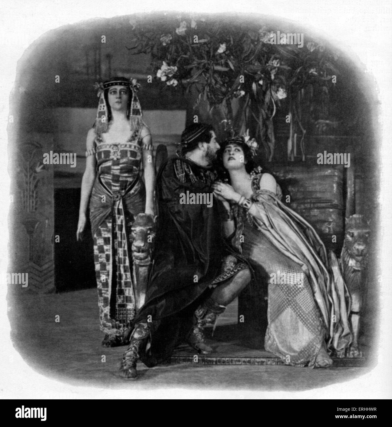 William Shakespeare 's giocare 'Marcantonio e Cleopatra' - Atto I, scena 1. Herbert Beerbohm Tree come Antony e Constance Collier come Foto Stock