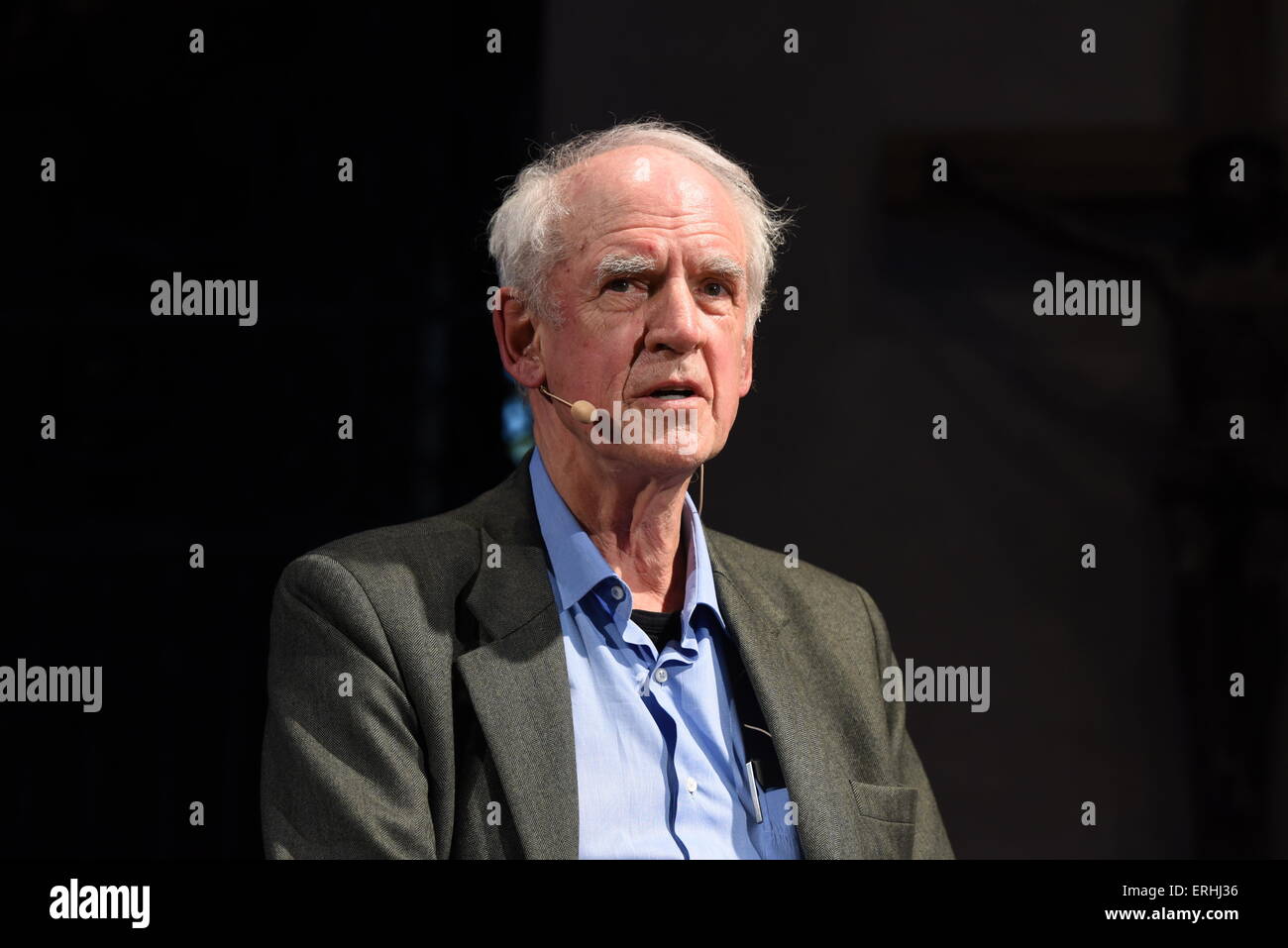 Colonia, Germania. 2 Giugno, 2015. Politico canadese scienziato e filosofo Charles Taylor assiste il §rd festival internazionale di filosofia "phil.Colonia' a Colonia, Germania, il 2 giugno 2015. Foto: Horst Galuschka/dpa - nessun filo SERVICE -/dpa/Alamy Live News Foto Stock