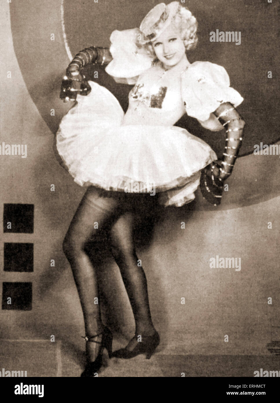 Anna Neagle - Ritratto dell'inglese attrice e cantante come 'Julie Alardy' nel romanticismo musicale "Il Piccolo Damozel" (1933), Foto Stock