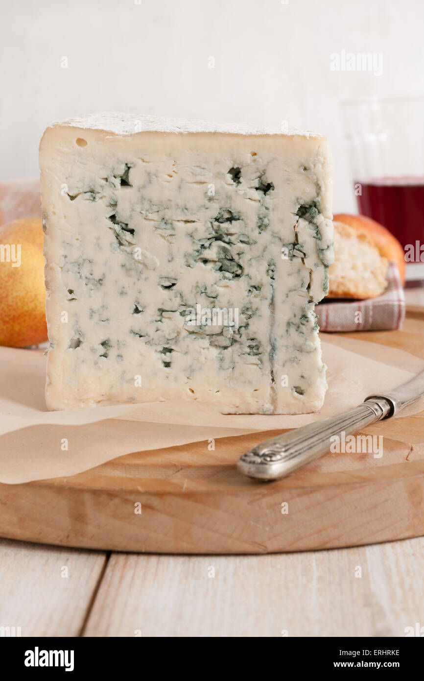 Il bleu d'Auvergne un francese di formaggio blu originari della regione Auvergne della Francia Foto Stock