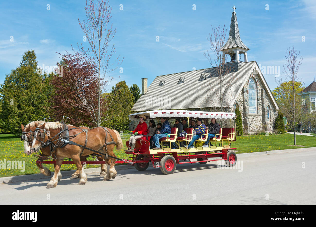 Michigan, isola di Mackinac, a cavallo il carrello tour, la piccola chiesa di pietra, circa 1904 Foto Stock